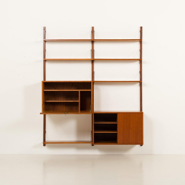 This teak wall unit was designed by poul cadovius and made by cado in the 1960s. Its simple form provides elegance as well...