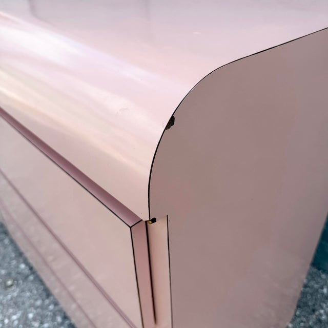 1980s Postmodern Pink Gloss Laminate Waterfall Dresser For Sale - Image 5 of 12