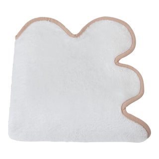 Kassatex x Chairish Scallop Hand Towel, White/Sand For Sale