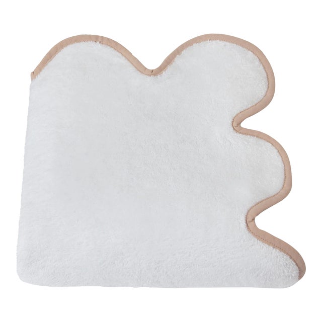 Kassatex x Chairish Scallop Hand Towel, White/Sand For Sale