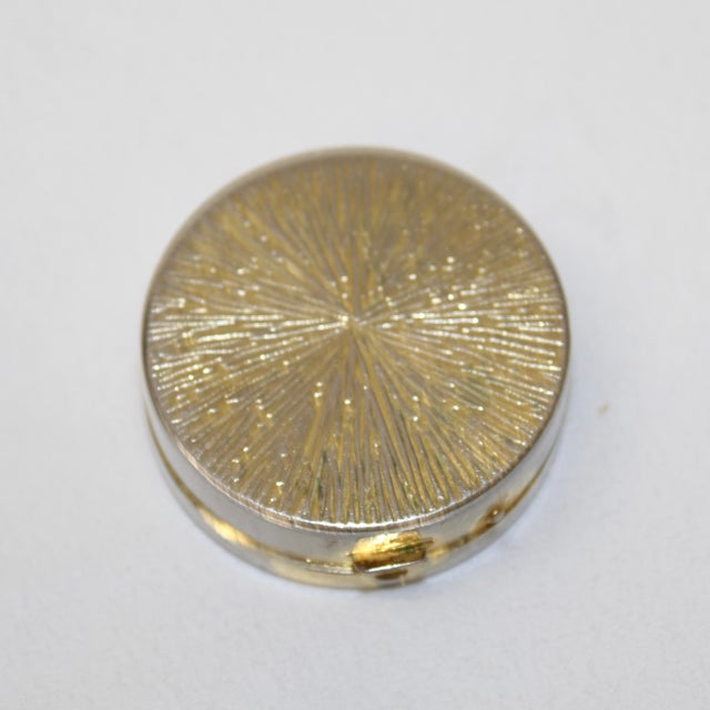 Mid-Century Modern Vintage Spanish Damascene Pill Box – Hand-Inlaid Gold Bird & Floral Design For Sale - Image 3 of 5