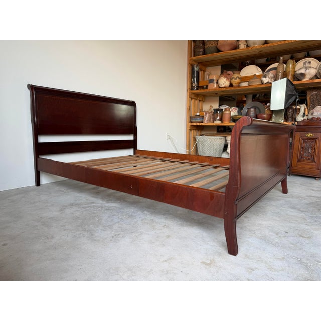 English 1970s Vintage Drexel Traditional Mahogany Queen Size Sleigh Bed Frame For Sale - Image 3 of 13
