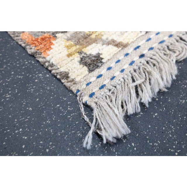 Moroccan Rug 5'8'' X 8'2'' For Sale In New York - Image 6 of 12