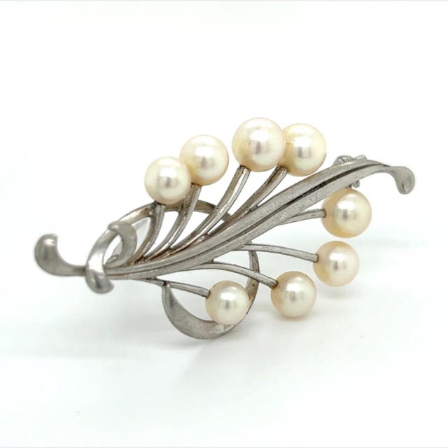 Metal 1990s Mikimoto Estate Akoya Pearl Brooch Pin Sterling Silver For Sale - Image 7 of 11