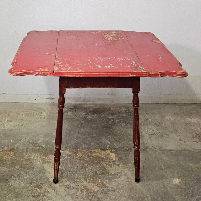 American Farmhouse Gateleg Drop Leaf Table in Aged Red Paint, C. 1890–1920 For Sale - Image 11 of 18