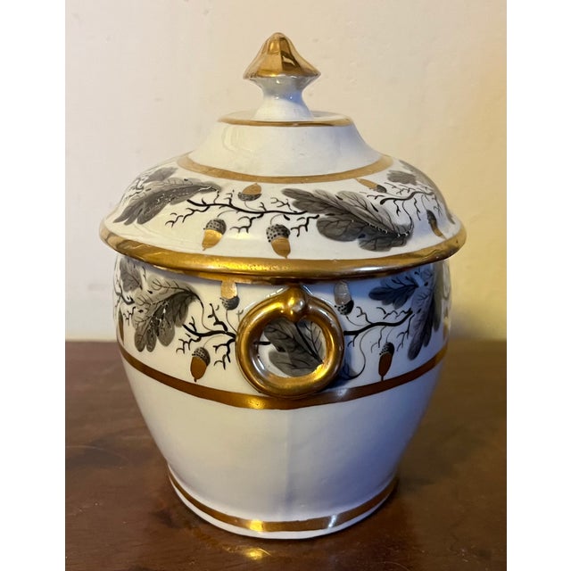 Worcester Porcelain Antique 18th Century Worcester Porcelain Flight Barr Sugar Bowl Sucrier and Cover Decorated With Oak Leaf Garland For Sale - Image 4 of 14