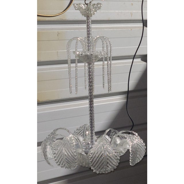 Murano fountain chandelier from the 1950s/1960s in translucent glass, beautifully crafted bowl, in perfect condition,...