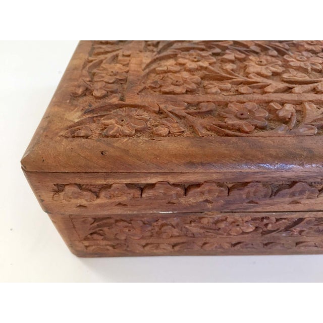 Hand-Carved Anglo-Raj Jewelry Box by Artist Rajhastani, Wood, 1940 For Sale In Palm Springs - Image 6 of 12
