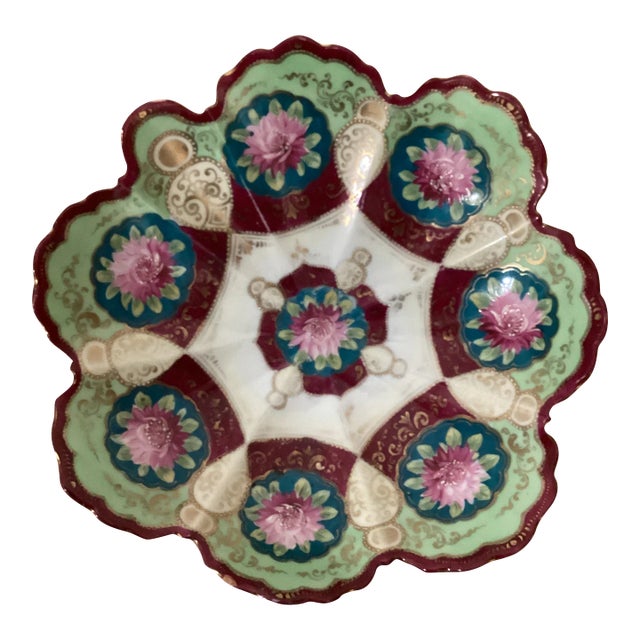 Early 20th Century Antique Japanese Porcelain Gold Encrusted Scalloped Bowl For Sale