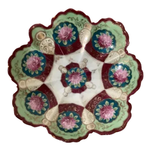 Early 20th Century Antique Japanese Porcelain Gold Encrusted Scalloped Bowl