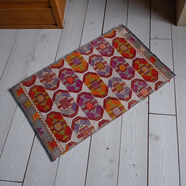 Vintage Turkish Embroidered Kilim 1960 Sivrihisar Handwoven Mat 1'7"x2'6" This vintage hand-woven mat captures the...