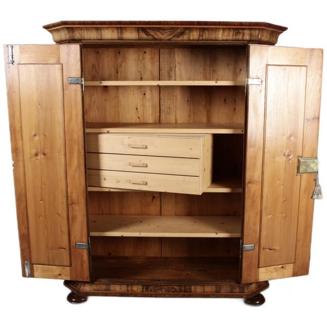 Small Antique Baroque Cabinet in Walnut, 1750 For Sale - Image 4 of 18