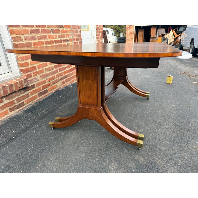 Vintage Georgian Regency Style Banded Mahogany Pedestal Extension Dining Table With Leaves For Sale - Image 14 of 18