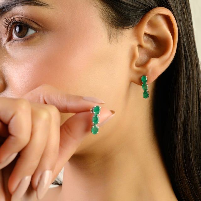A Pair Estate Emerald Triple-Drop Silver Earrings- 2.43 CTW Vintage Fine Jewelry by Carat and Her For Sale - Image 4 of 10