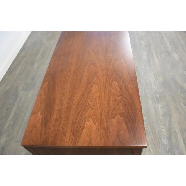 1960s 1960s Paul McCobb Walnut Dresser for Calvin For Sale - Image 5 of 10