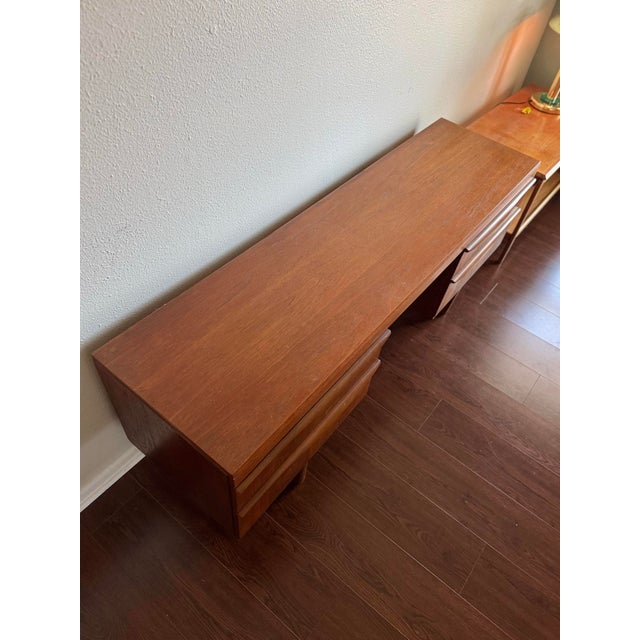 A Classic Mid-Century Modern Vanity / Desk by Austinsuite, Circa 1960s, Attributed For Sale - Image 4 of 11