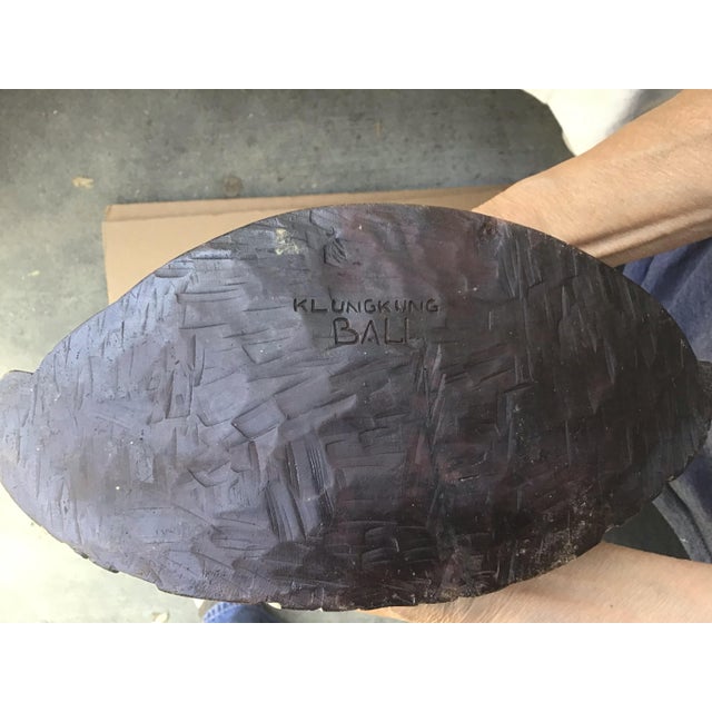 Asian Antique Vintage Balinese Klungkung as a Hand-Carved Hardwood Sculpture – Ceremonial Court Couple . – Bali. For Sale - Image 3 of 3