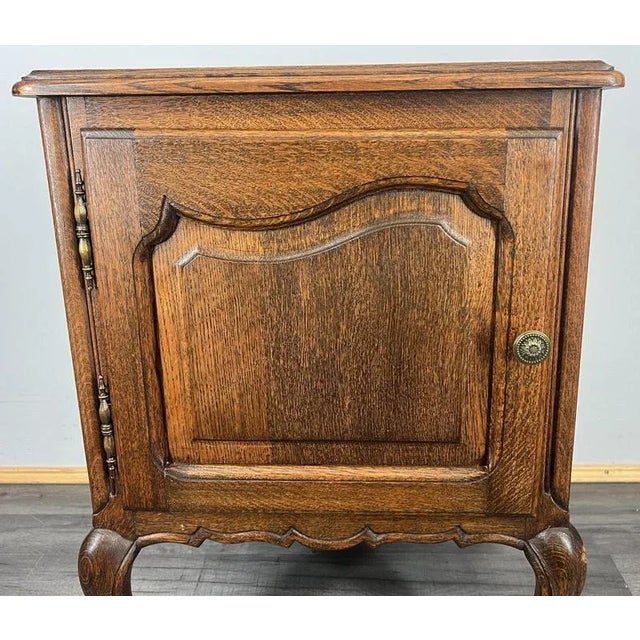 Vintage French Louis Oak Bedside Tables, Set of 2 For Sale - Image 4 of 14