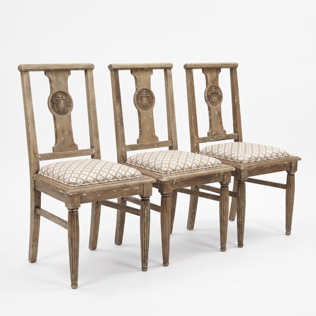 Early 20th Century Early 20th Century Neoclassical Revival Urn-Back Oak Dining Chairs, Set of 3 For Sale - Image 5 of 9