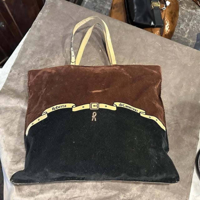 1980s Vitage Suede Fabric Tote Bag by Roberta Di Camerino For Sale - Image 12 of 14