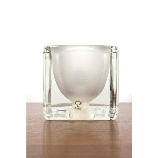 Peill and putzler ‘ice cube’ glass table lamp. In good vintage condition. Measurements h. 10 cm; w. 10 cm; d. 10 cm. up to...