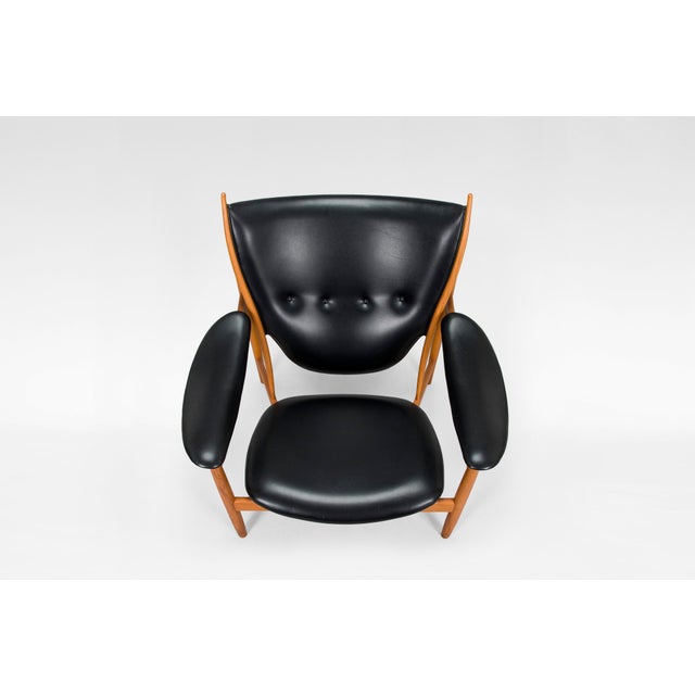 Chieftain Chair in Black Leather and Teak by Finn Juhl, 1960s For Sale - Image 3 of 5
