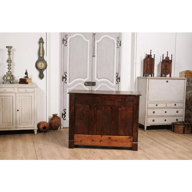 French Louis XIV Period 18th Century Walnut Buffet with Carved Quatrefoil Motifs For Sale - Image 3 of 12