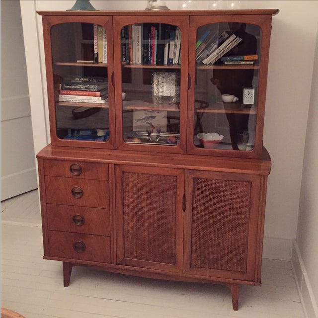 A beautiful mid-century sideboard. Perfect for dining room and or living room.
