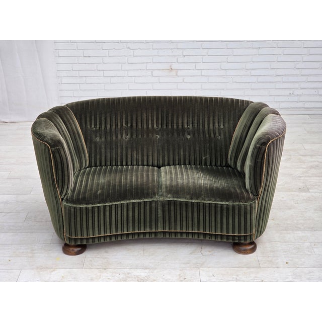 Mid-Century Modern Danish 2-Seater Curved Sofa in Furniture Velour and Oak Wood, 1960s For Sale - Image 3 of 18
