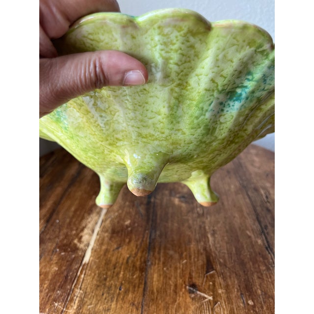 Green Late 20th Century Dipinto Positano Italy Terracotta Tripod Footed Scalloped Edge Bowl Platter 11” For Sale - Image 8 of 10