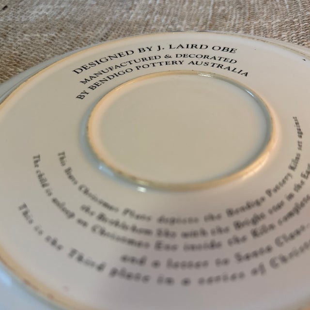 A Bendigo Pottery Christmas Plate From 1990 For Sale In New Orleans - Image 6 of 6