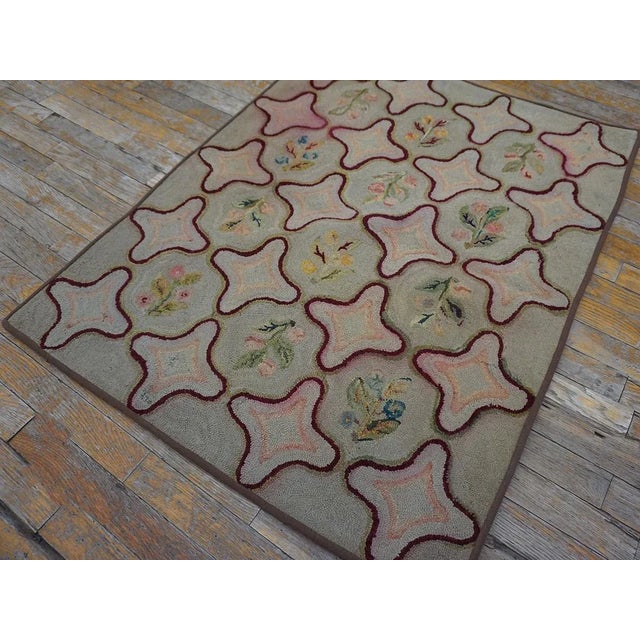 American Splendid Gray Color With Oval and Florid Design Antique American Hooked Rug For Sale - Image 3 of 10