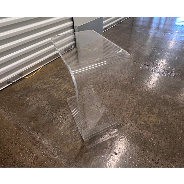 Acrylic drinks/ side table . Thick acrylic 1"thick great modern style but works with any decorating style. Perfect for...