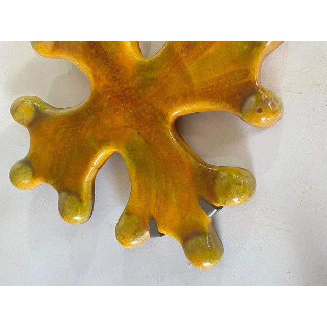 Cross Wall Decoration in Yellow and Green Ceramic, 20th Century For Sale - Image 5 of 10