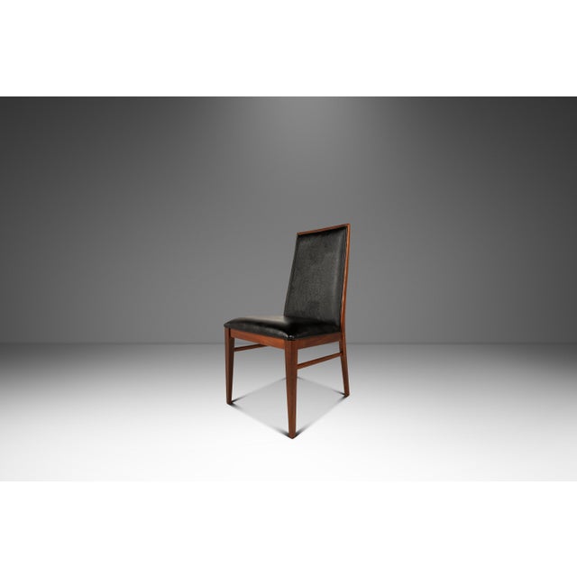 Black Set of Four (4) Restored Mid-Century Modern High-Back Dining Chairs in Walnut & Vinyl Attributed to Milo Baughman for Dillingham, Usa, C. 1960s For Sale - Image 8 of 18