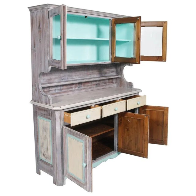 Venetian Cupboard in Larch, 1940s, in Very Good conditions. Designed 1920 to 1949