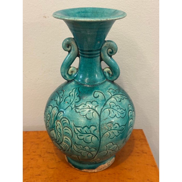 Chinoiserie 19th Century Antique Peacock Blue Porcelain Vase With Floral Motifs For Sale - Image 3 of 4