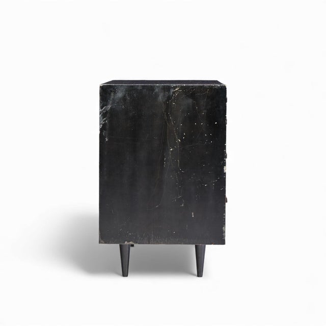 Harvey Probber Mid 20th Century Harvey Probber Rosewood 4 Drawer Dresser Chest of Drawers - Pair For Sale - Image 4 of 13