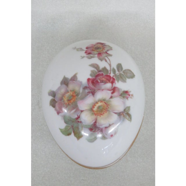 French Gerlod Porzellan Tettau Bavaria W Germany Egg Trinket Vanity Jewelry Box For Sale - Image 3 of 12