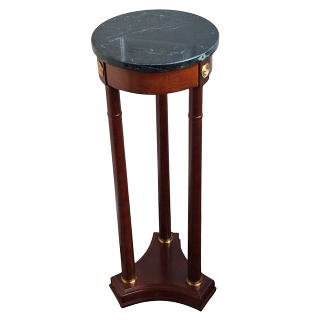 Traditional Late 20th Century Bombay Co. Regency Style Mahogany Pedestal Stand Green Marble Top For Sale - Image 3 of 11