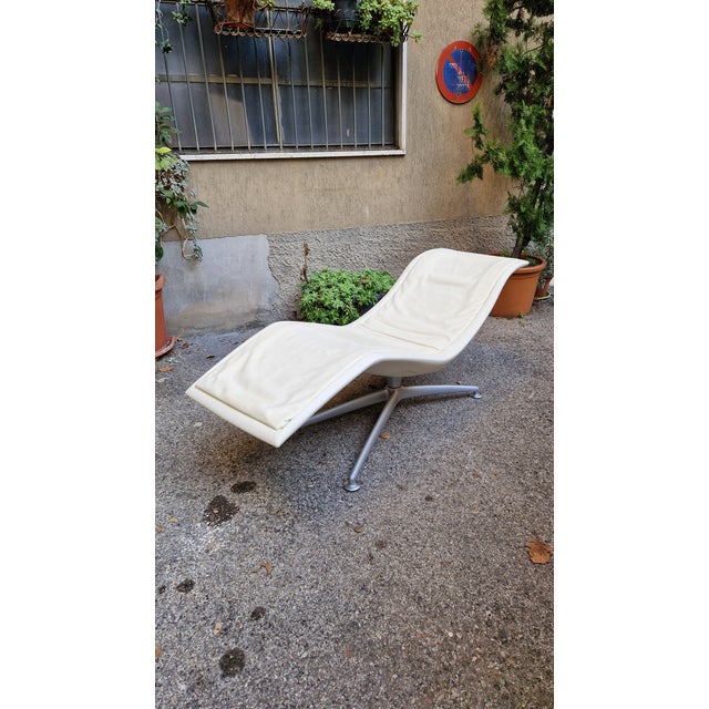 Poltrona Frau Model Larus Massaging Chaise Longue in White Leather from Poltrona Frau, 2000 For Sale - Image 4 of 10