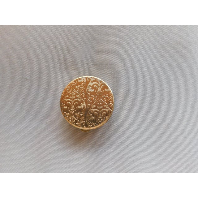 Gold Vintage Round Paisley Etched Ring Box With an Oval Pearl For Sale - Image 8 of 9