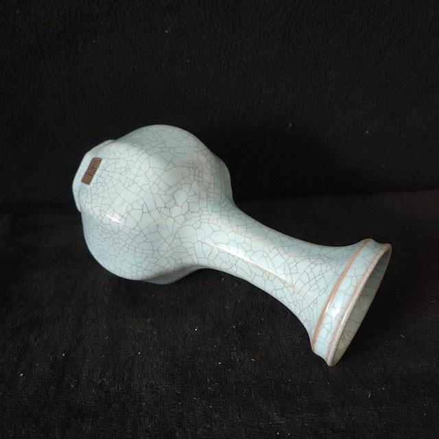 White Chinese Ceramic Vase,Guan Ware Crackle Glaze Celadon Glaze Porcelain Vase For Sale - Image 8 of 10