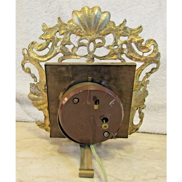 Vintage Mid-Century Modern French Style Ormulu Electric Table Clock For Sale In Miami - Image 6 of 7