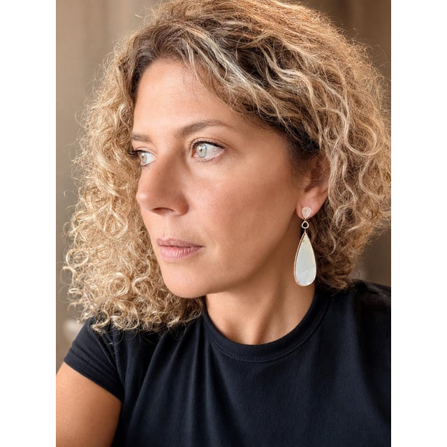Contemporary 18K Yellow Gold Mother-of-Pearl & Diamond Teardrop Earrings For Sale - Image 13 of 13
