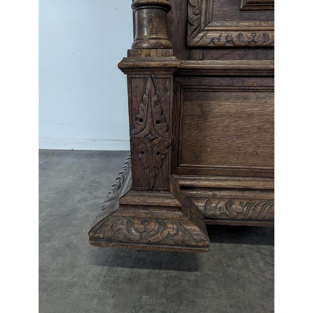 Louis XIII Style Glass-Fronted Bookcase in Oak, in Very Good conditions.