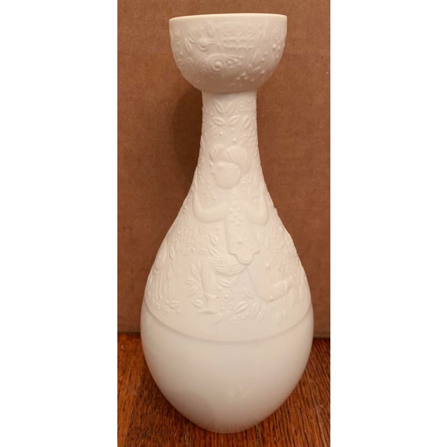 Ceramic 1960s White Relief Op Art Porcelain Vase by Rosenthal Studio-Linie For Sale - Image 7 of 7