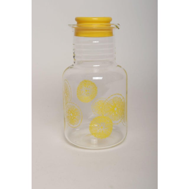 Mid-Century Modern Vintage Pyrex Two Quart Glass Lemonade Carafe / Pitcher With Lid Model 3520 For Sale - Image 3 of 12