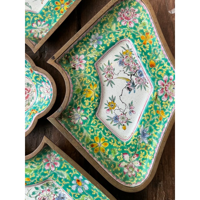 Metal Vintage Chinoiserie Hand Painted Floral Metal Tray Set For Sale - Image 7 of 12