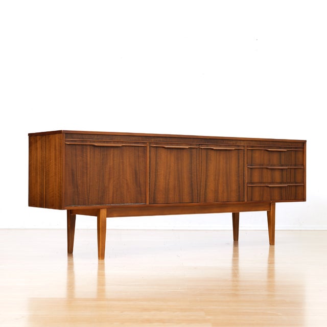 1960s Mid Century Long Credenza by Neil Morris for Morris of Glasgow, Attributed For Sale - Image 5 of 10